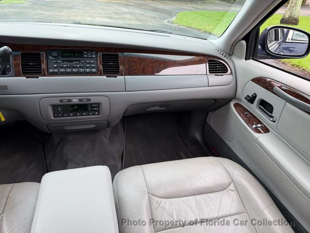 1999 Lincoln Town Car Signature Premium Sedan - 23085990 - 33