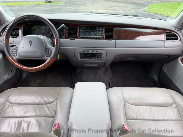 1999 Lincoln Town Car Signature Premium Sedan - 23085990 - 34