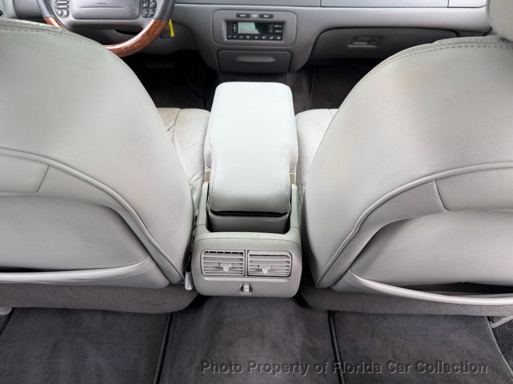 1999 Lincoln Town Car Signature Premium Sedan - 23085990 - 35
