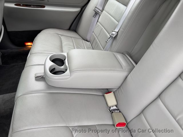 1999 Lincoln Town Car Signature Premium Sedan - 23085990 - 38