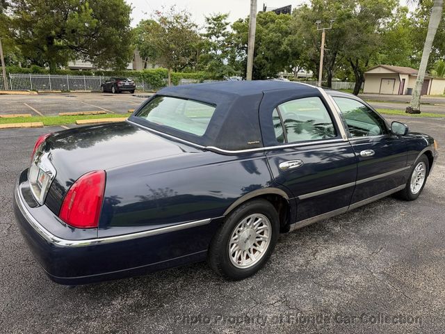 1999 Lincoln Town Car Signature Premium Sedan - 23085990 - 3