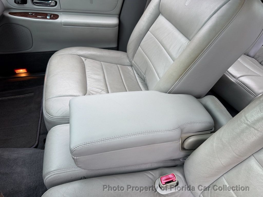 1999 Lincoln Town Car Signature Premium Sedan - 23085990 - 39