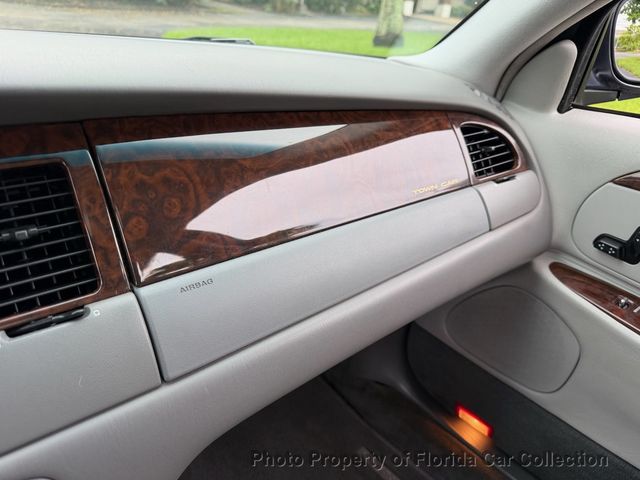 1999 Lincoln Town Car Signature Premium Sedan - 23085990 - 41