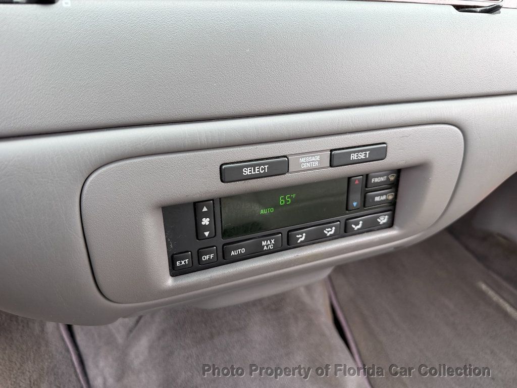 1999 Lincoln Town Car Signature Premium Sedan - 23085990 - 42