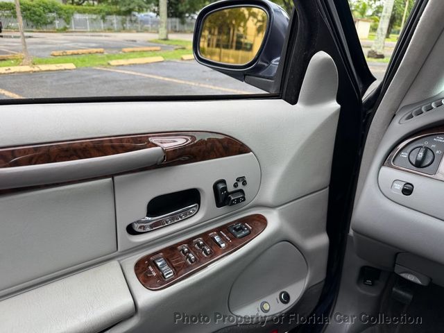 1999 Lincoln Town Car Signature Premium Sedan - 23085990 - 46