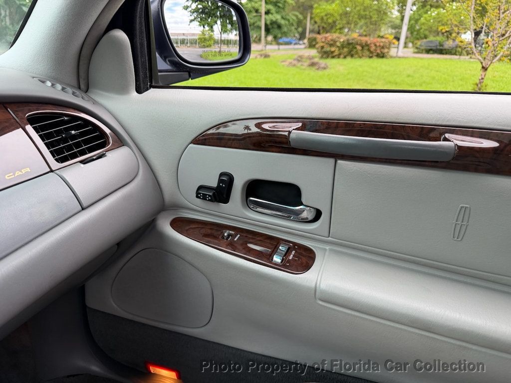 1999 Lincoln Town Car Signature Premium Sedan - 23085990 - 47