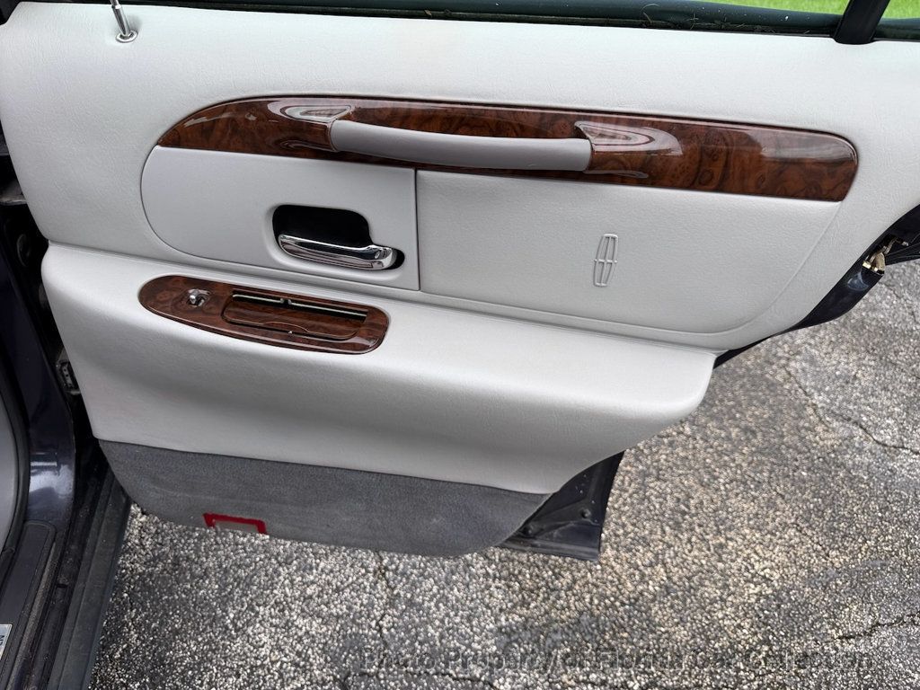 1999 Lincoln Town Car Signature Premium Sedan - 23085990 - 53