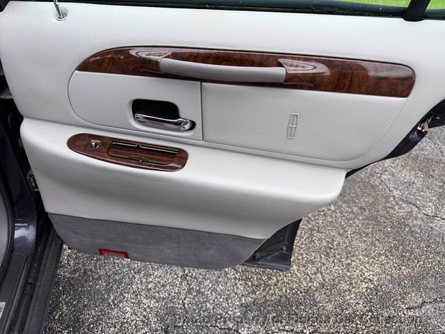 1999 Lincoln Town Car Signature Premium Sedan - 23085990 - 53