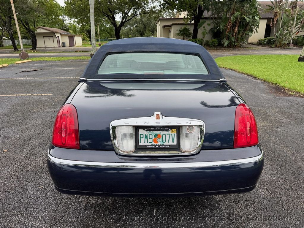 1999 Lincoln Town Car Signature Premium Sedan - 23085990 - 5
