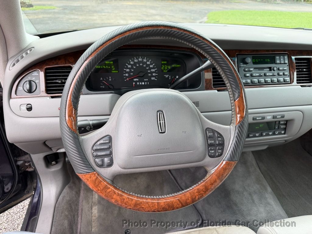 1999 Lincoln Town Car Signature Premium Sedan - 23085990 - 6