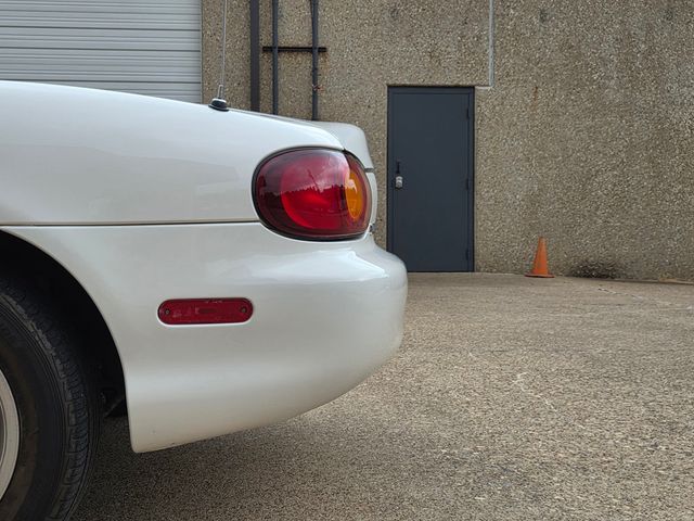 1999 Mazda MX-5 Miata 2dr Convertible Automatic - 22942294 - 33