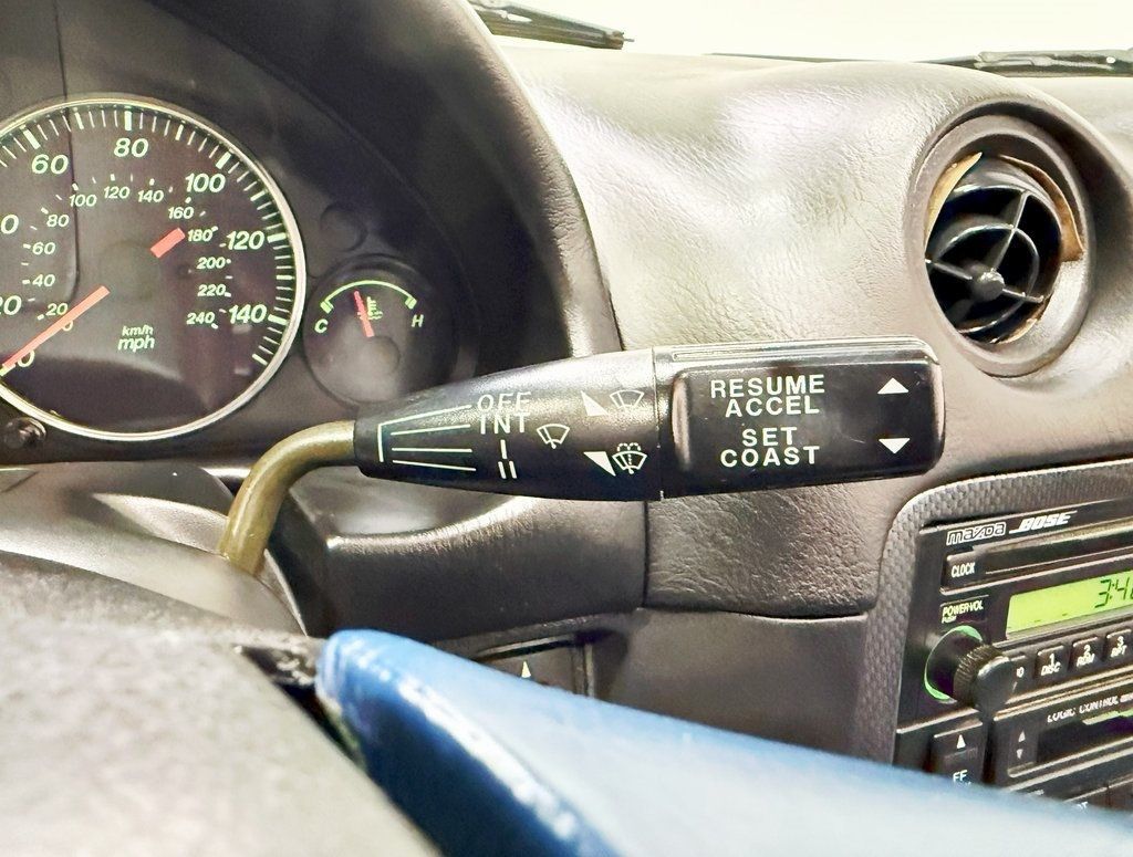 1999 Mazda MX-5 Miata Miata photo 11