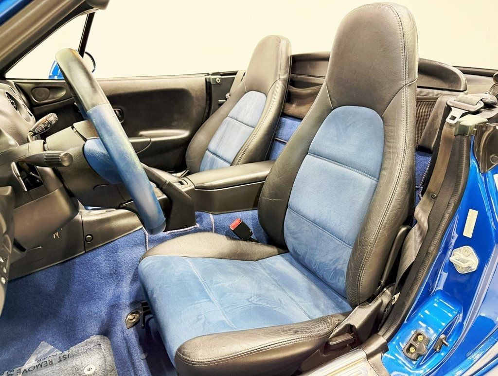 1999 Mazda MX-5 Miata Miata photo 17