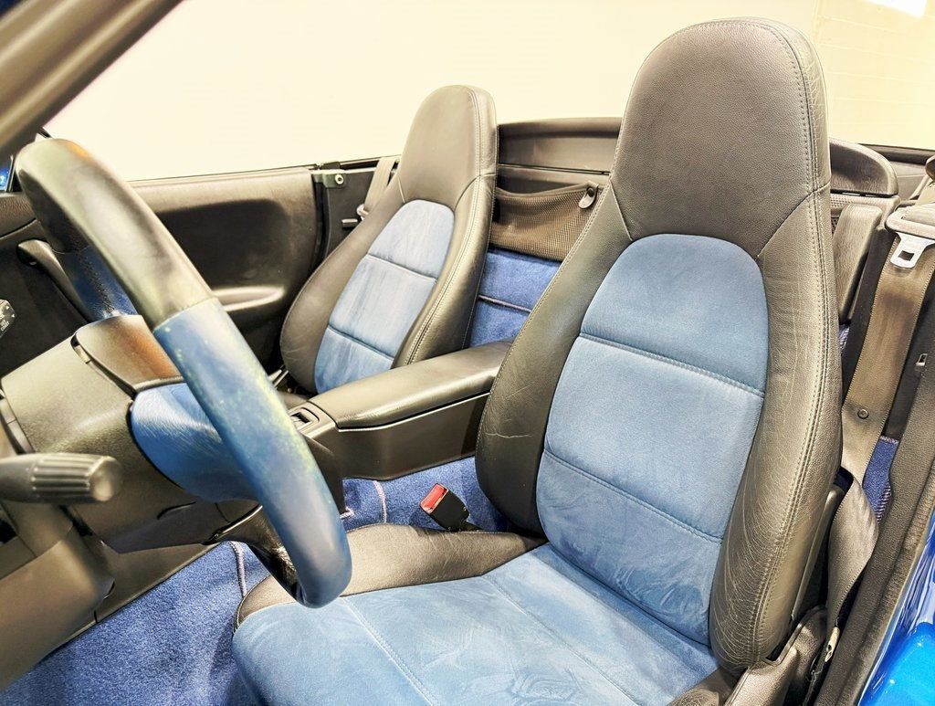 1999 Mazda MX-5 Miata Miata photo 18