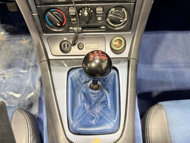 1999 Mazda MX-5 Miata 2dr Convertible Touring Pkg Manual - 22947495 - 23