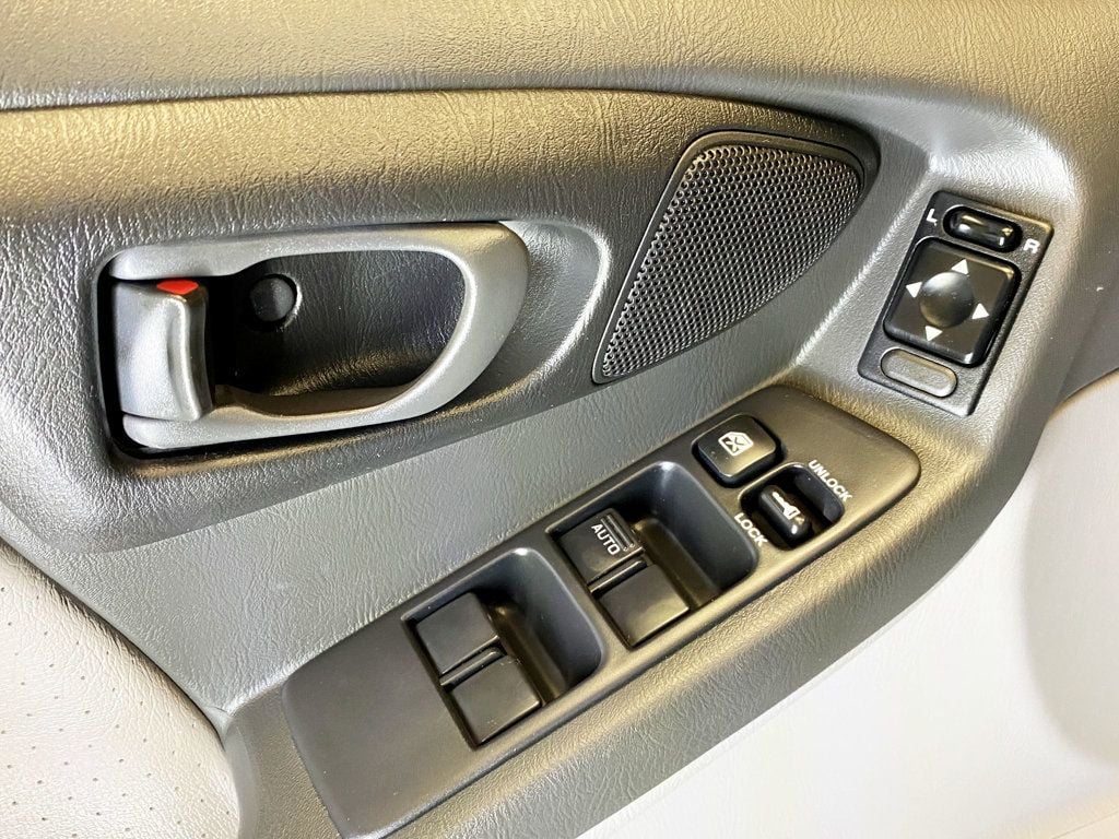 1999 Subaru Forester L photo 14