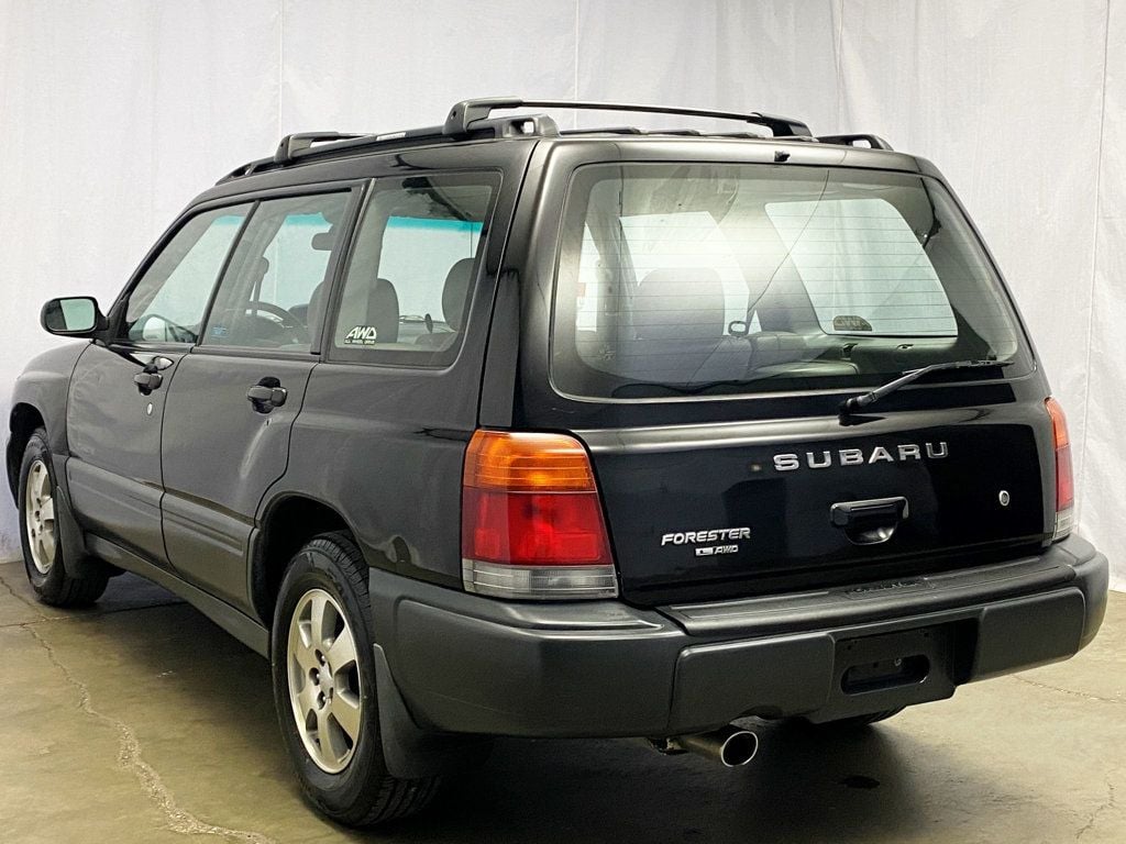 1999 Subaru Forester L photo 3