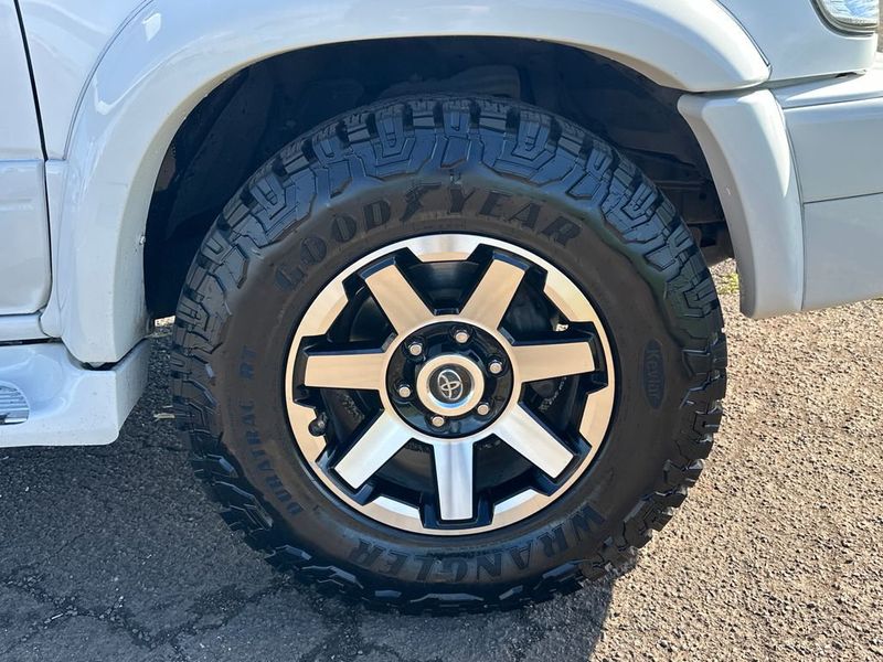 1999 Toyota Hilux Surf - 22985410 - 10