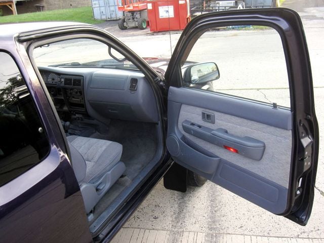 1999 Toyota Tacoma XtraCab Manual 4WD - 23079345 - 22