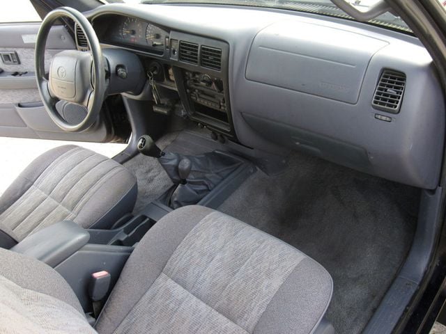 1999 Toyota Tacoma XtraCab Manual 4WD - 23079345 - 24
