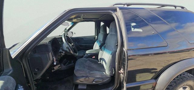 2000 Chevrolet Blazer 2dr 4WD LS - 22990052 - 7