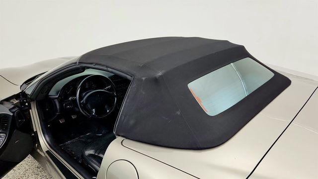 2000 Chevrolet Corvette 2dr Convertible w/ Manual Transmission & Adjustable Bucket Seats - 23008107 - 9