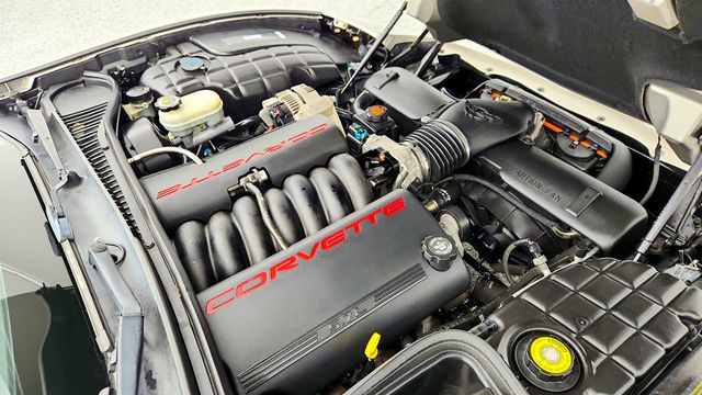 2000 Chevrolet Corvette 2dr Convertible w/ Manual Transmission & Adjustable Bucket Seats - 23008107 - 24