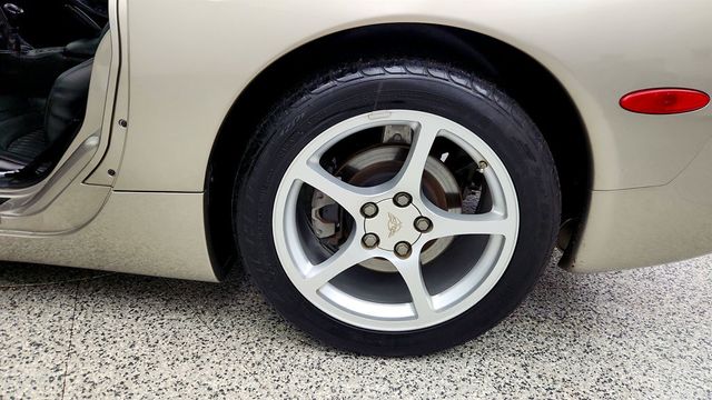 2000 Chevrolet Corvette 2dr Convertible w/ Manual Transmission & Adjustable Bucket Seats - 23008107 - 8