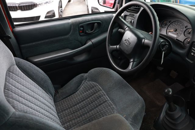 2000 Chevrolet S-10 Reg Cab 108" WB LS - 23060921 - 16