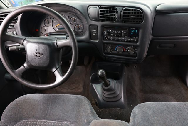 2000 Chevrolet S-10 Reg Cab 108" WB LS - 23060921 - 18