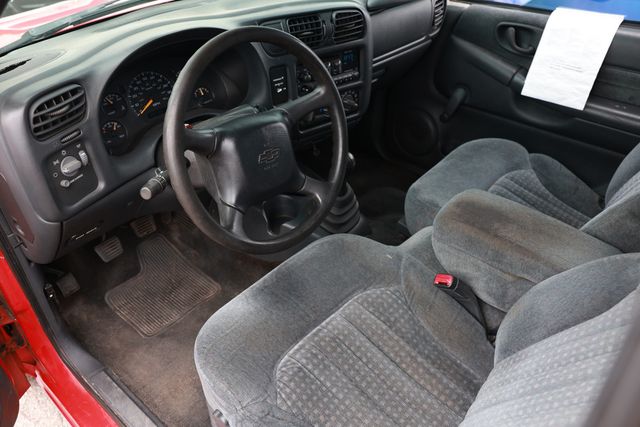 2000 Chevrolet S-10 Reg Cab 108" WB LS - 23060921 - 5
