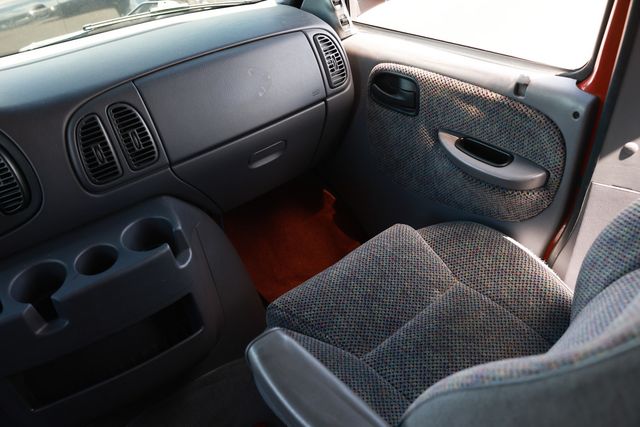 2000 Dodge Ram Wagon 3500 127" WB MAXI - 23046069 - 26
