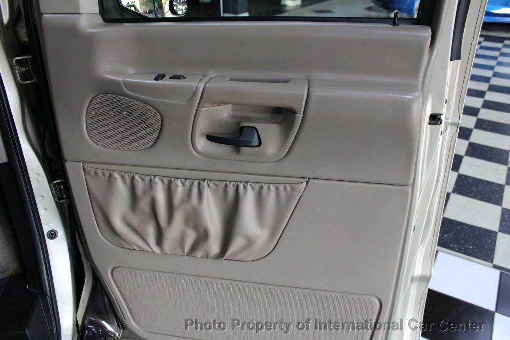 2000 Ford Econoline Cargo Van E-150 Recreational - 22943037 - 22