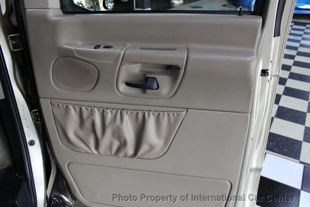 2000 Ford Econoline Cargo Van E-150 Recreational - 22943037 - 22