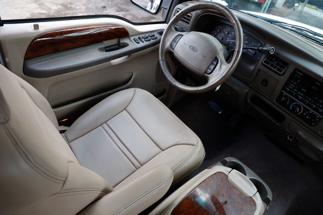 2000 Ford Excursion 137" WB Limited - 23002786 - 22