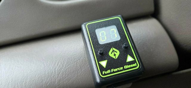 2000 Ford Excursion 137" WB Limited 4WD - 22948053 - 31