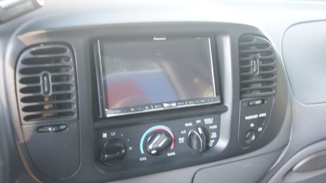 2000 Ford F-150 JUST SERVICED , VERY CLEAN INISDE AND OUT  - 22899886 - 15