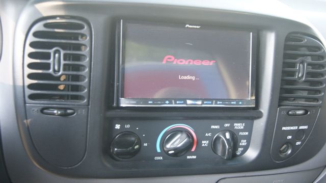 2000 Ford F-150 JUST SERVICED , VERY CLEAN INISDE AND OUT  - 22899886 - 16