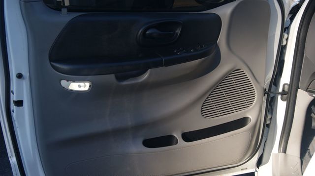 2000 Ford F-150 JUST SERVICED , VERY CLEAN INISDE AND OUT  - 22899886 - 33