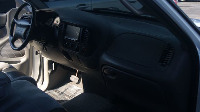 2000 Ford F-150 JUST SERVICED , VERY CLEAN INISDE AND OUT  - 22899886 - 37