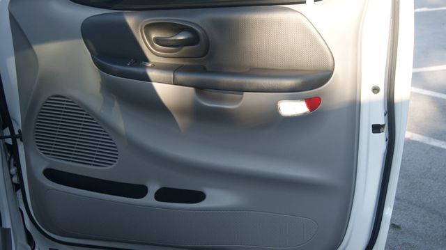 2000 Ford F-150 JUST SERVICED , VERY CLEAN INISDE AND OUT  - 22899886 - 39