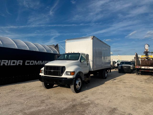 2000 Ford F-650 20' Box Truck With Liftgate Base Trim - 22958501 - 0