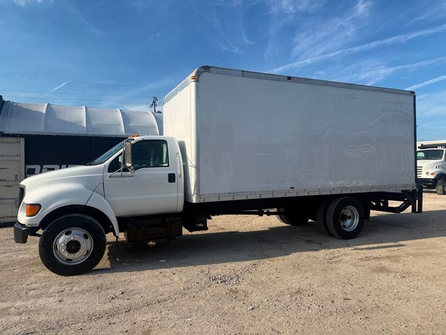 2000 Ford F-650 20' Box Truck With Liftgate Base Trim - 22958501 - 1