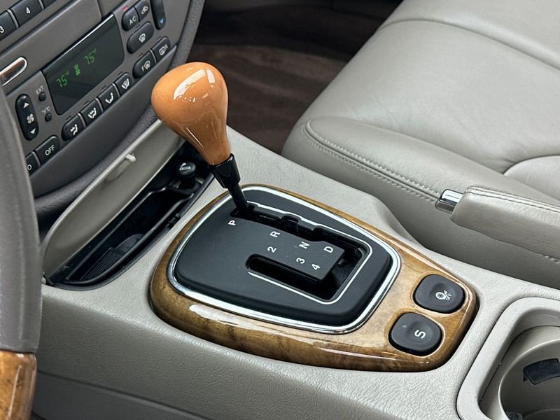 2000 Jaguar S-Type 4dr Sedan V8 - 23001628 - 16