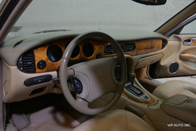 2000 Jaguar XJ 4dr Sedan - 22965182 - 9