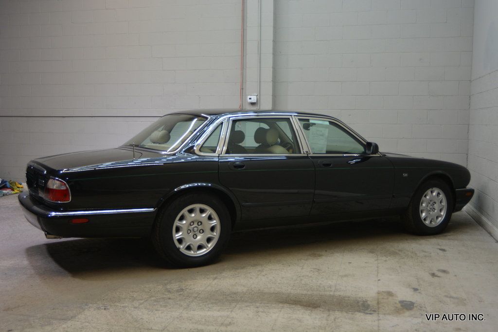 2000 Jaguar XJ 4dr Sedan - 22965182 - 29