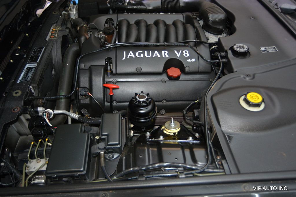 2000 Jaguar XJ 4dr Sedan - 22965182 - 30