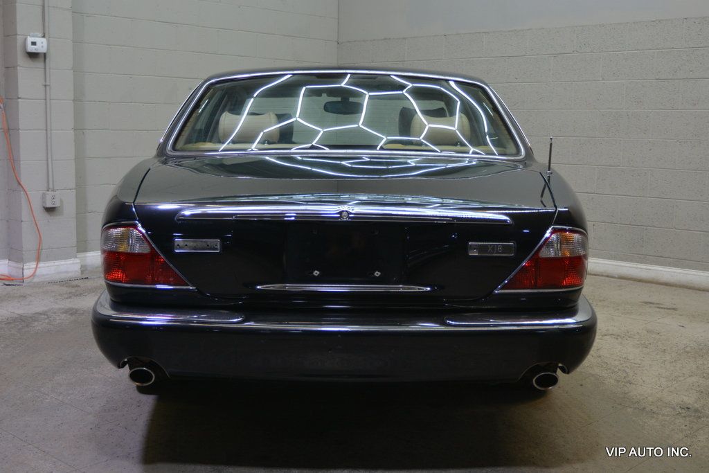 2000 Jaguar XJ 4dr Sedan - 22965182 - 32