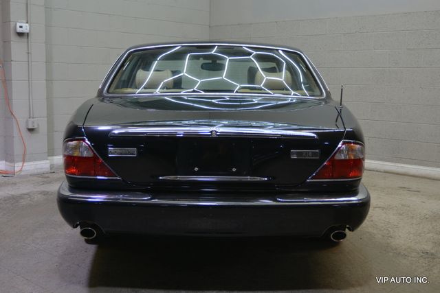 2000 Jaguar XJ 4dr Sedan - 22965182 - 32
