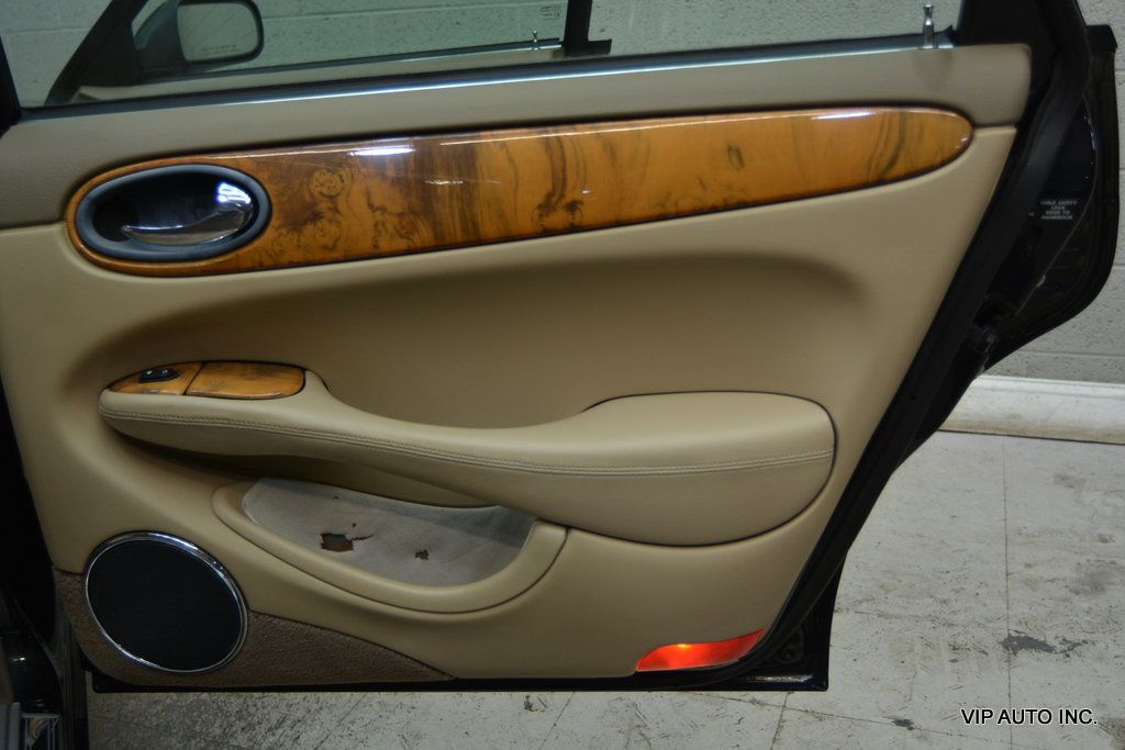 2000 Jaguar XJ 4dr Sedan - 22965182 - 8